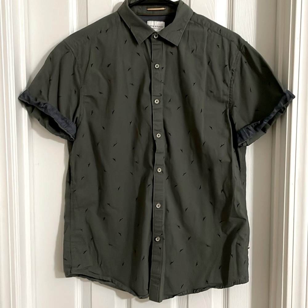 Denim & Flower Button-down Short Sleeve Shirt - Slim Fit - Medium